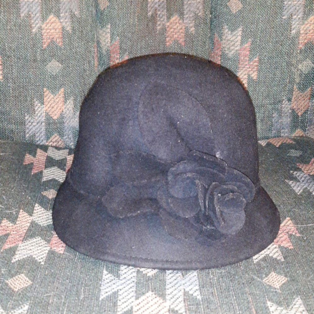 Nine West Black Kettle Hat
